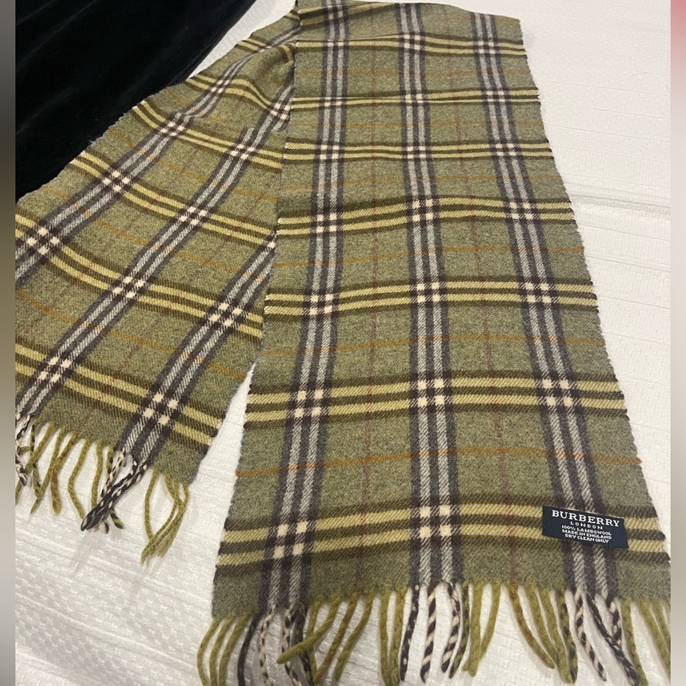 Rare Burberry olive green and tan lambswool scarf